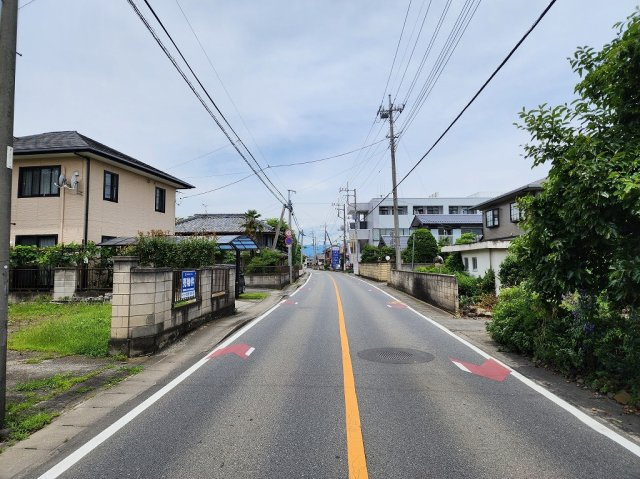 高崎市山名町　売地の前面道路含む現地写真