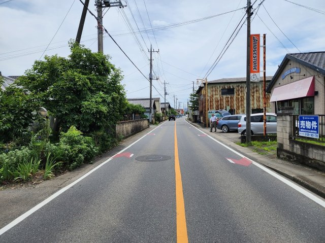 高崎市山名町　売地の前面道路含む現地写真
