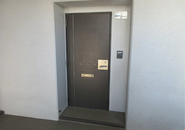 スカイパレス真砂の玄関