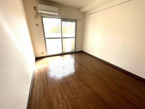 アルファ清心町の居間・リビング|南向きです。