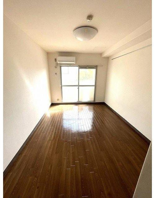 アルファ清心町の居間・リビング|南向きです。