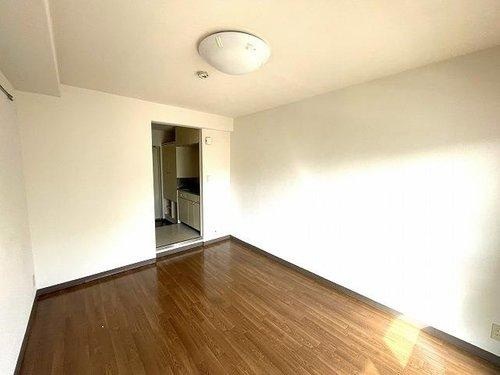 アルファ清心町の居間・リビング|南向きです。