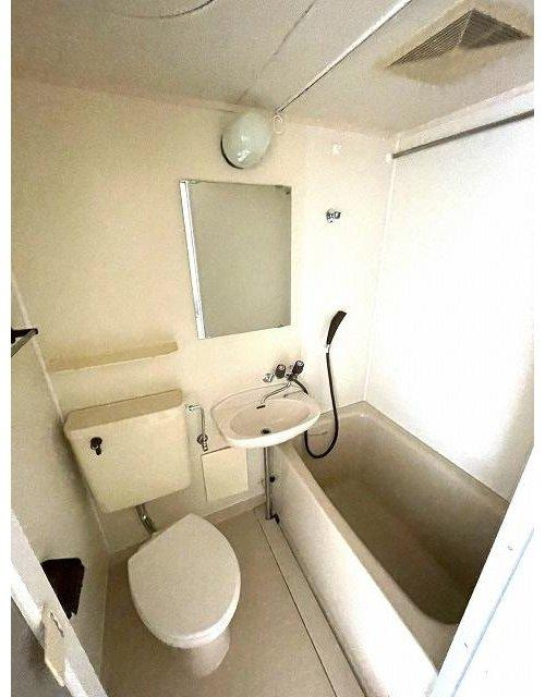 アルファ清心町のトイレ|ユニットバスです。