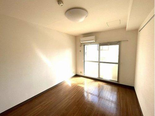 アルファ清心町の居間・リビング|南向きで日当たり良好のワンルームです。