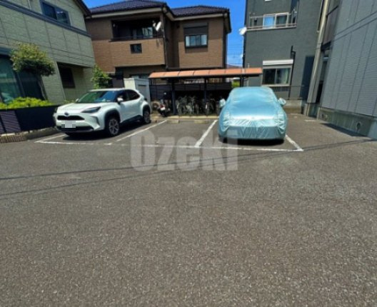 エクシーレの駐車場