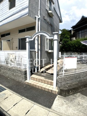 【エントランス】 | アルシャイン岡崎Ⅲ | 清潔なエントランスです