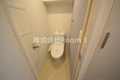 【トイレ】 | プライムアーバン御堂筋本町 | 落ち着いた色調のトイレです