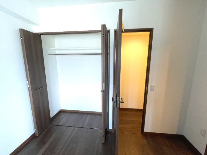 サンパーク国分中央レジデンスの収納|洋室3のウォークインクローゼット、クロゼットです。