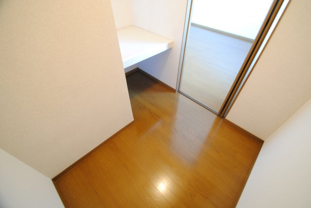 ドミールパーク江崎の収納|ウォークインクローゼット