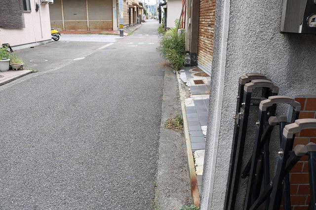 住吉二丁目土地の前面道路含む現地写真|前面道路との境界付近です