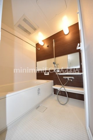 ル・マージュ新町の浴室