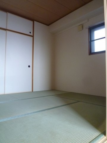 ハイシュタイン堀江の和室