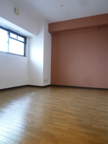 ハイシュタイン堀江の洋室