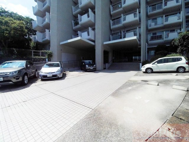 岡本エクセルの駐車場