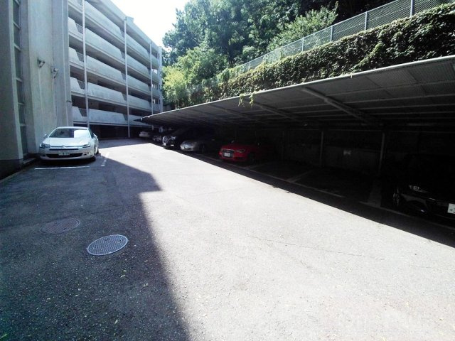 岡本エクセルの駐車場