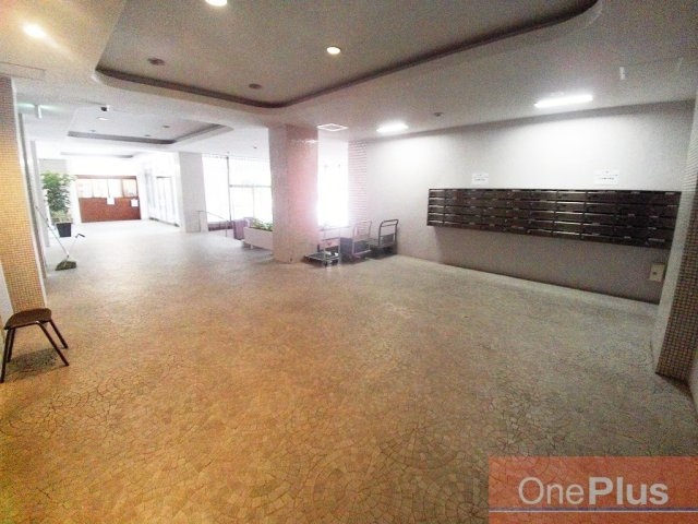 岡本エクセルのロビー