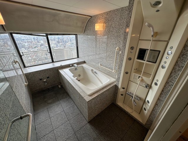 ザ・シーン徳川園の浴室|広々お風呂でほっとひといき！1日の疲れを我が家で癒しましょう♪
