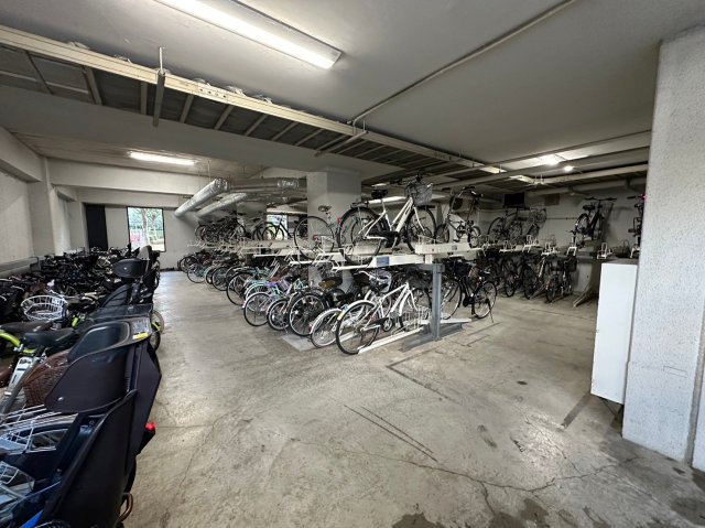 ザ・シーン徳川園の駐輪場|駐輪場。屋根付きで雨の日も安心ですね◎