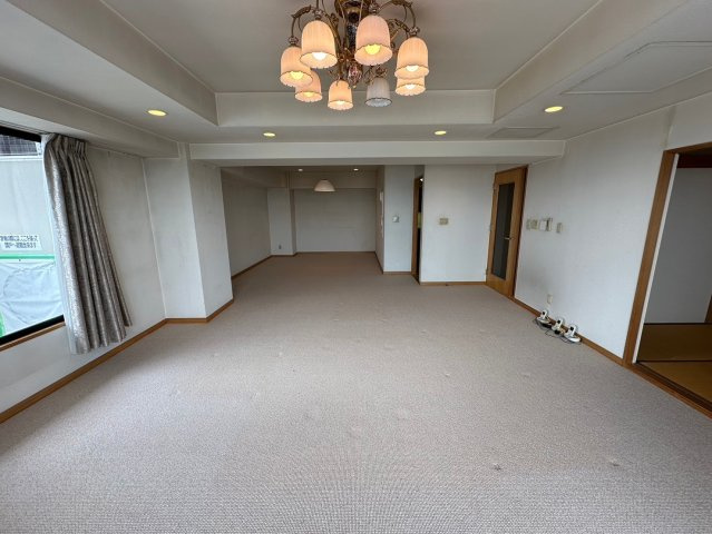 ザ・シーン徳川園の居間・リビング|日当たり・通風良好な明るくて開放的なリビングです♪