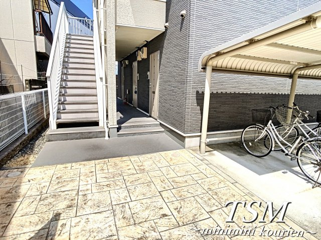 フェアリーカーサⅡのエントランス