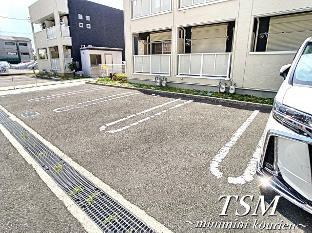 フェアリーカーサⅡの駐車場