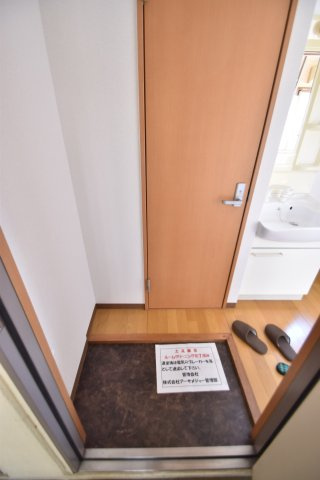 大阪市城東区蒲生１丁目の賃貸マンションの玄関