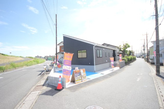 【前面道路含む現地写真】 | 前面道路含む現地写真です