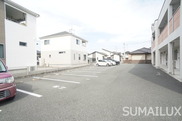 熊本市南区八分字町のアパートの駐車場
