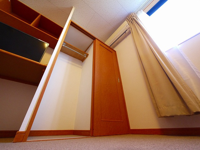 レオパレスプラヌス木津の収納