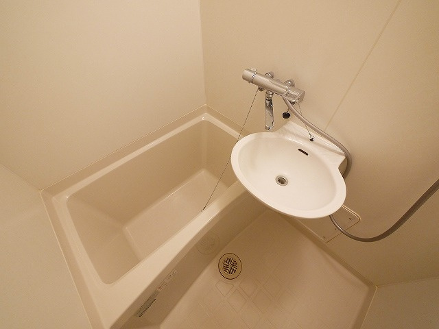 レオパレスプラヌス木津の浴室