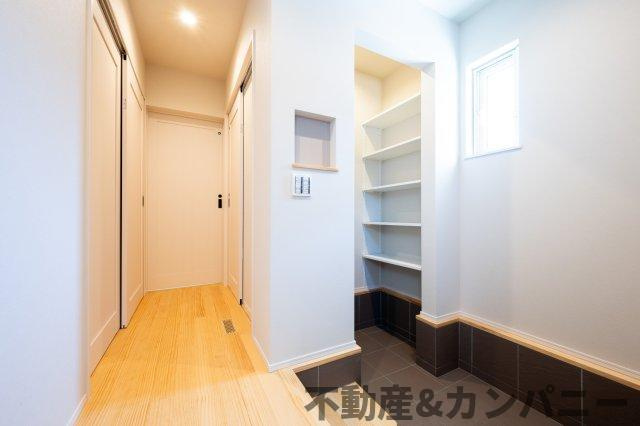 ゼッチーマンの家。ＭＯＤＥ：北欧風の玄関|収納もある玄関です