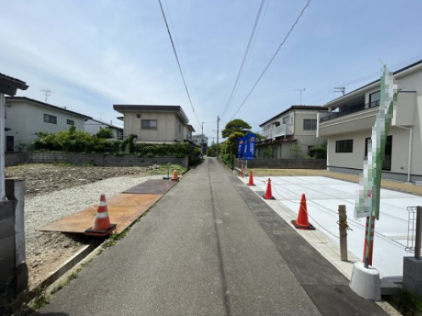 福島市笹谷清水　Blooming Graden　全1棟の前面道路含む現地写真