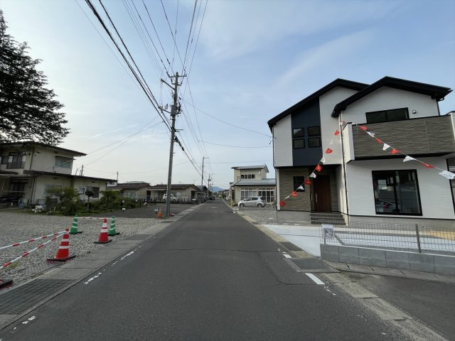福島市御山2期1棟　Ricca　全1棟の前面道路含む現地写真
