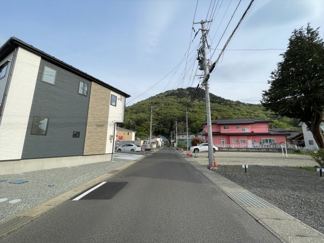 福島市御山2期1棟　Ricca　全1棟の前面道路含む現地写真