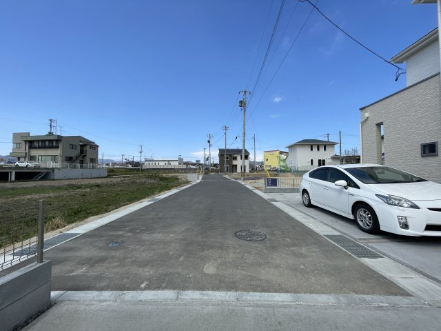 福島市御山字東壁谷沢　GRAFARE　全2棟の前面道路含む現地写真