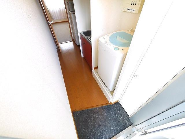 レオパレスグリューナーの玄関|ゆったりとした玄関です