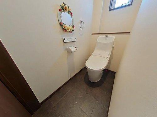 岡山市南区浦安本町　築浅一戸建てのトイレ|トイレにも窓が付いており、広く明るいスペースです！