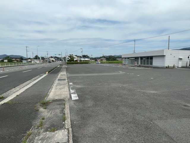 さぬき市寒川町石田西貸し店舗事務所の駐車場