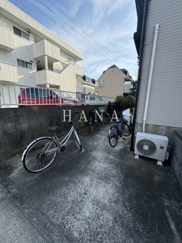 レジデンスイハラの駐車場