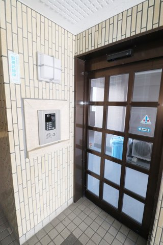 スタジオーネ郡山のエントランス