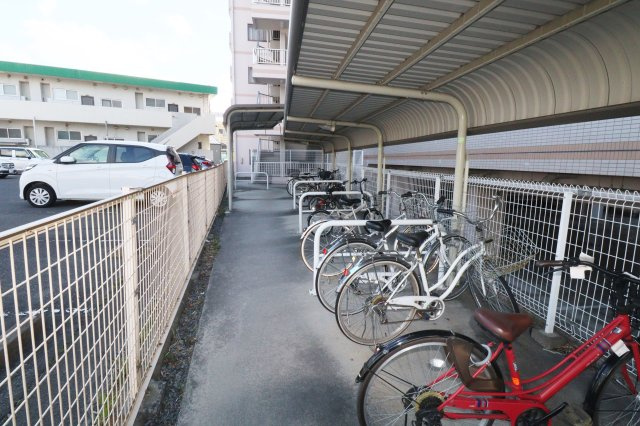 スタジオーネ郡山のその他|駐輪場