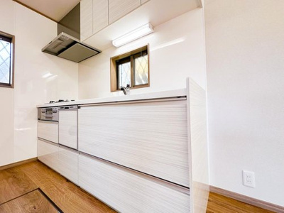 【キッチン】 | 東大和市向原２丁目 | 収納力豊富なシステムキッチン。床下収納も付いてキッチンスペースはいつでもスッキリ！