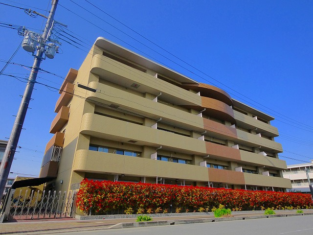 デルニエ西大寺の外観