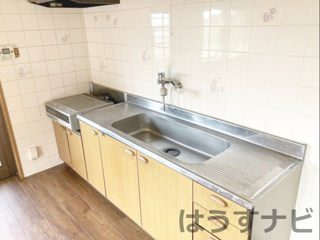 糟屋郡須恵町大字佐谷　中古戸建のキッチン|《2階》広めのシンクで作業が捗るキッチンです！