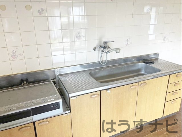 糟屋郡須恵町大字佐谷　中古戸建のキッチン|火を使わないIHクッキングヒーターです！