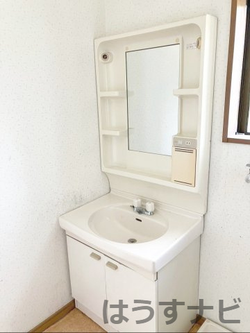 糟屋郡須恵町大字佐谷　中古戸建の独立洗面台|《2階》洗面台です！