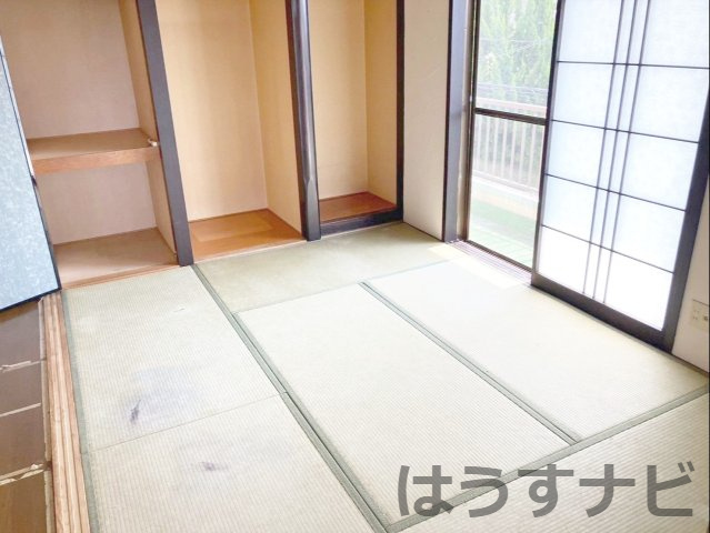 糟屋郡須恵町大字佐谷　中古戸建の和室|《2階》6帖の和室です！
南面バルコニー直結の明るいお部屋です！