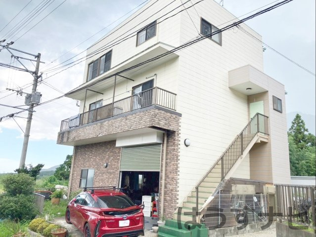 糟屋郡須恵町大字佐谷　中古戸建の外観|糟屋郡須恵町大字佐谷の中古戸建！高床式の構造で建物の下部も駐車スペースとしてご利用できます！