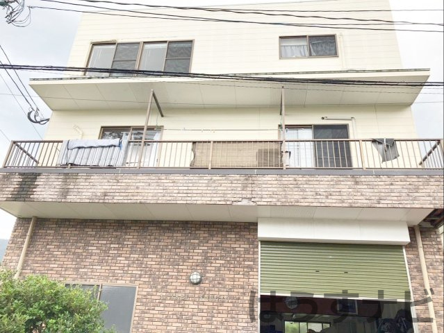 糟屋郡須恵町大字佐谷　中古戸建の外観|糟屋郡須恵町大字佐谷の中古戸建！
1階はシャッター付きの倉庫です！