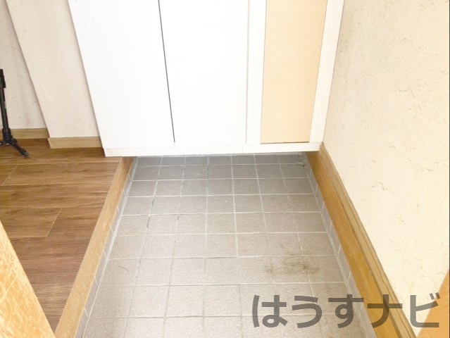 糟屋郡須恵町大字佐谷　中古戸建の玄関|《2階》玄関です！シューズボックス付きなので、玄関をスッキリ整理できます！